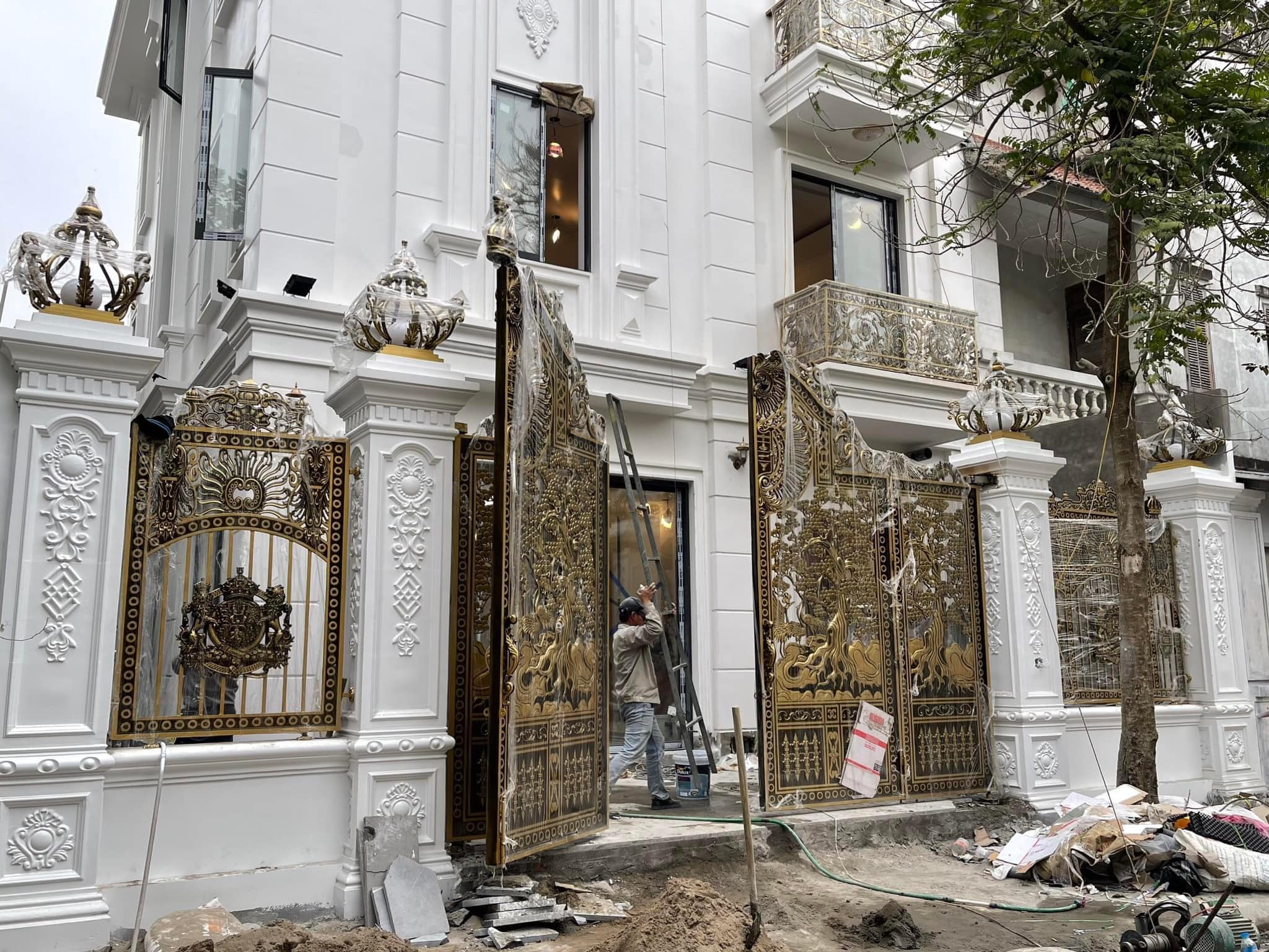 Cổng nhôm đúc, xưởng sản xuất cổng nhôm đúc cao cấp, xưởng gia công cổng nhôm đúc, cổng nhôm đúc giá rẻ, lắp đặt cổng nhôm đúc, cổng nhôm đúc giá rẻ Tp HCM, cổng nhôm đúc giá rẻ