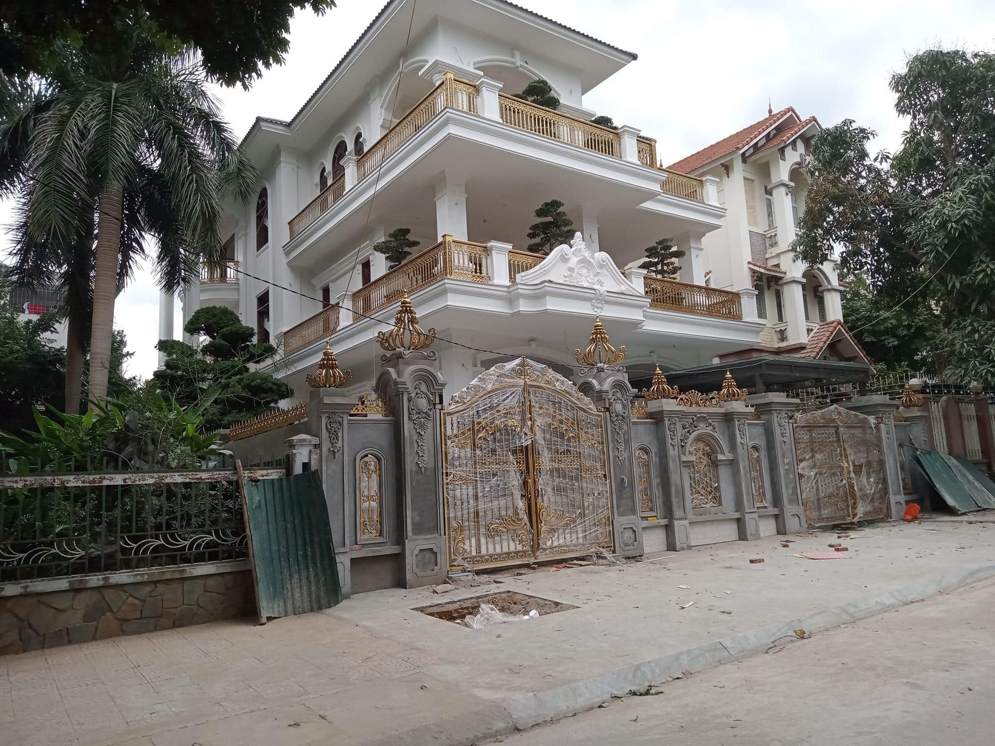 Cổng nhôm đúc, xưởng sản xuất cổng nhôm đúc cao cấp, xưởng gia công cổng nhôm đúc, cổng nhôm đúc giá rẻ, lắp đặt cổng nhôm đúc, cổng nhôm đúc giá rẻ Tp HCM, cổng nhôm đúc giá rẻ