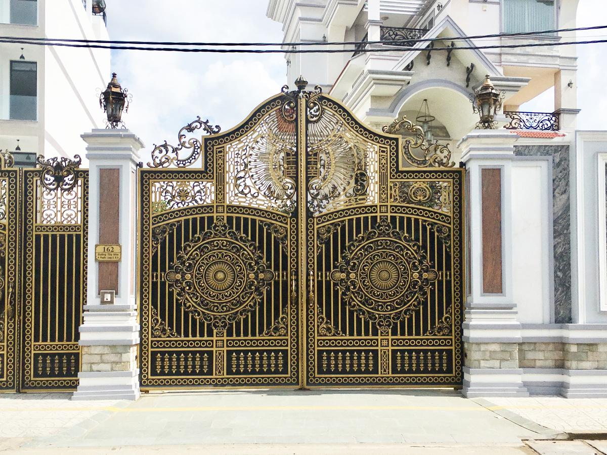 Cổng nhôm đúc, xưởng sản xuất cổng nhôm đúc cao cấp, xưởng gia công cổng nhôm đúc, cổng nhôm đúc giá rẻ, lắp đặt cổng nhôm đúc, cổng nhôm đúc giá rẻ Tp HCM, cổng nhôm đúc giá rẻ