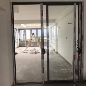 CỬA ĐI MỞ LÙA 2 CÁNH XINGFA