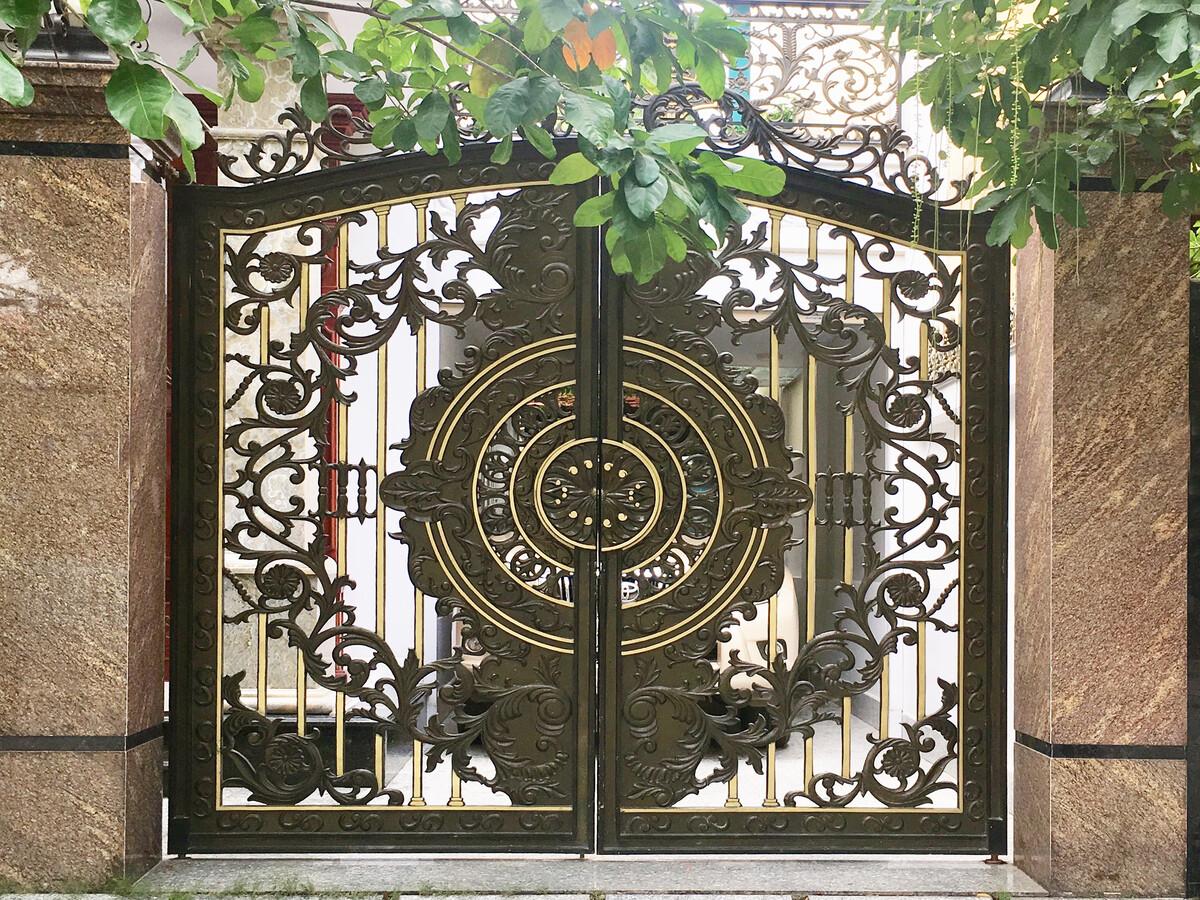 Cổng nhôm đúc, mẫu cổng nhôm đúc đẹp, giá sản xuất cổng nhôm đúc, báo giá cổng nhôm đúc, cổng nhôm đúc sài gòn, cổng nhôm đúc đẹp