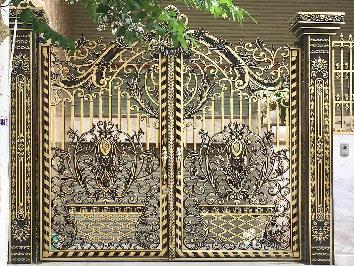 cửa cổng nhôm đúc, xưởng gia công cổng nhôm đúc, cổng nhôm đúc giá rẻ, cổng nhôm đúc HCM, xưởng sản xuất cổng nhôm đúc, cổng nhôm đúc rẻ đẹp, lắp đặt cổng nhôm đúc, thi công cổng nhôm đúc
