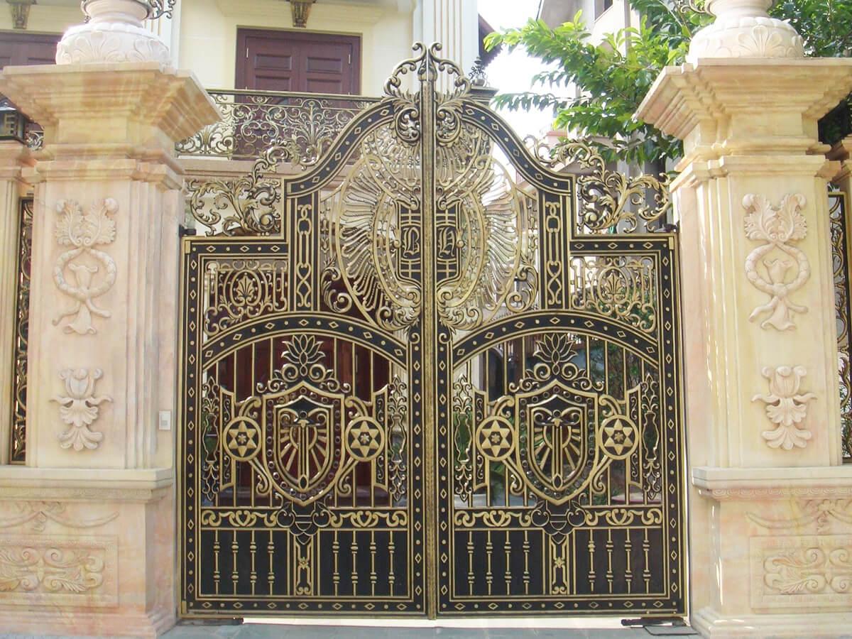 cửa cổng nhôm đúc, xưởng gia công cổng nhôm đúc, cổng nhôm đúc giá rẻ, cổng nhôm đúc HCM, xưởng sản xuất cổng nhôm đúc, cổng nhôm đúc rẻ đẹp, lắp đặt cổng nhôm đúc, thi công cổng nhôm đúc