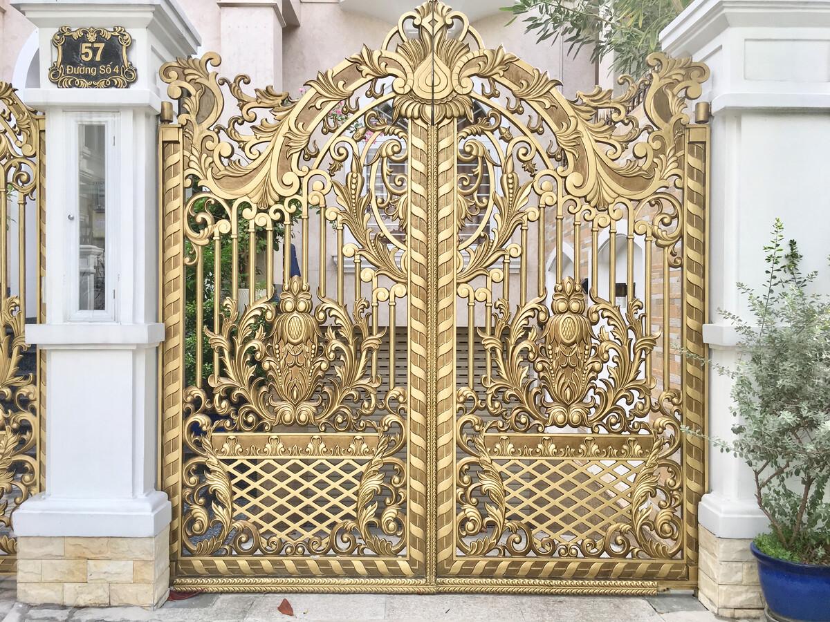 cửa cổng nhôm đúc, xưởng gia công cổng nhôm đúc, cổng nhôm đúc giá rẻ, cổng nhôm đúc HCM, xưởng sản xuất cổng nhôm đúc, cổng nhôm đúc rẻ đẹp, lắp đặt cổng nhôm đúc, thi công cổng nhôm đúc