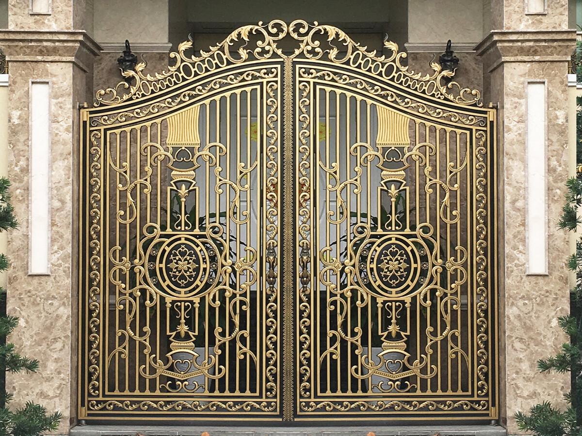 cửa cổng nhôm đúc, xưởng gia công cổng nhôm đúc, cổng nhôm đúc giá rẻ, cổng nhôm đúc HCM, xưởng sản xuất cổng nhôm đúc, cổng nhôm đúc rẻ đẹp, lắp đặt cổng nhôm đúc, thi công cổng nhôm đúc