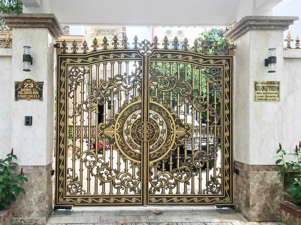 cửa cổng nhôm đúc, xưởng gia công cổng nhôm đúc, cổng nhôm đúc giá rẻ, cổng nhôm đúc HCM, xưởng sản xuất cổng nhôm đúc, cổng nhôm đúc rẻ đẹp, lắp đặt cổng nhôm đúc, thi công cổng nhôm đúc