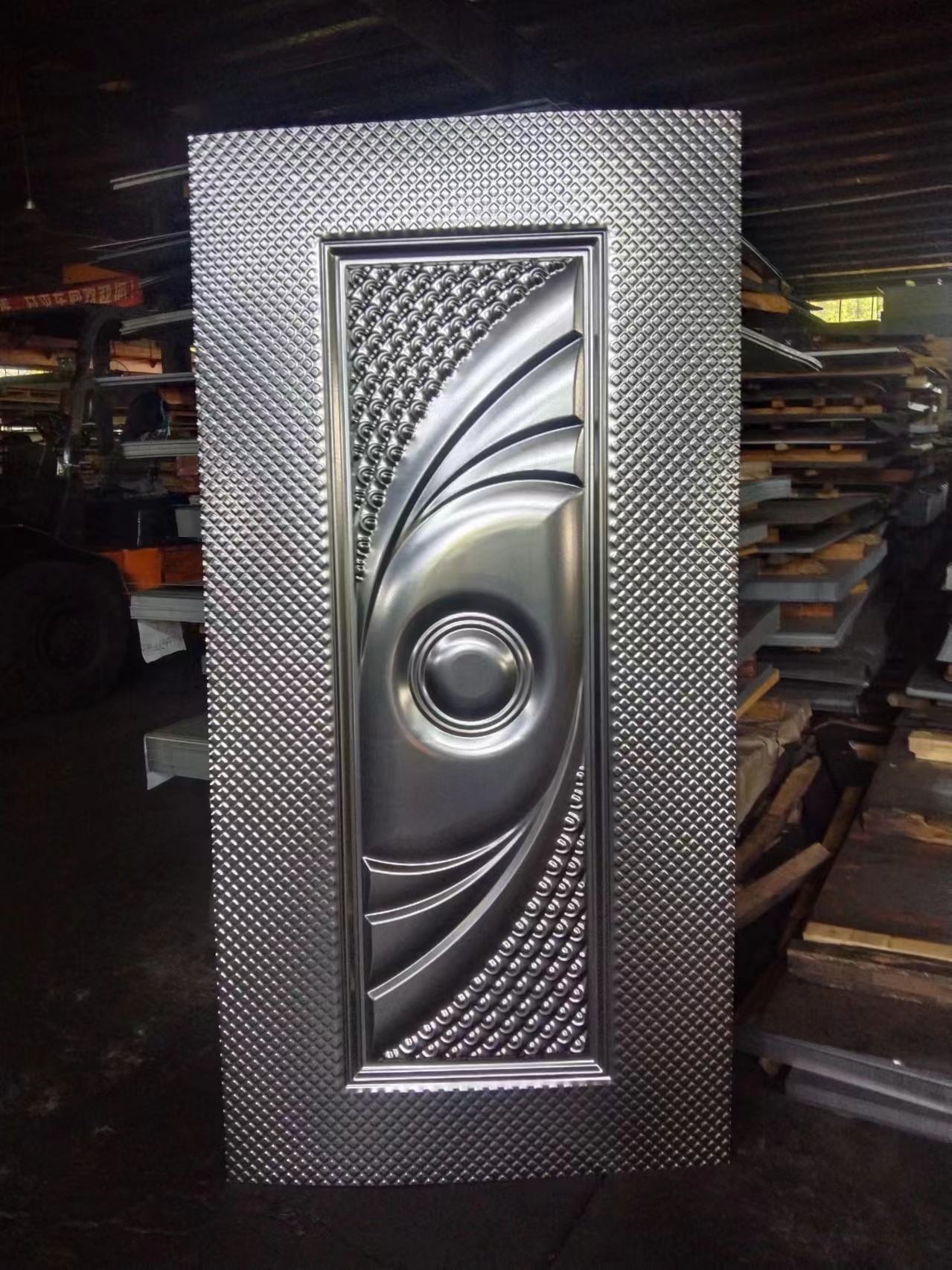 Tấm pano hoa văn mỹ thuật bằng thép dập nổi Tấm pano hoa văn mỹ thuật bằng thép dập nổi, tấm thép pano, pano thép, pano mỹ thuật, nhà sản xuất tấm pano mỹ thuật, tấm pano hoa văn mỹ thuật cho cửa đi, cửa đi pano mỹ thuật, cửa nhôm đúc, nhôm đúc, tấm pano nhôm đúc, cửa nhôm đúc cao cấp, cửa pano nhôm đúc